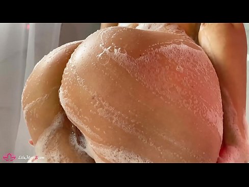❤️ Brunette o ipholla litho tsa botona kapa botšehali ho li khotsofatsa Pussy e nang le Vibrator ho ea ho Intense Orgasm in Shower ❤️ ️❤